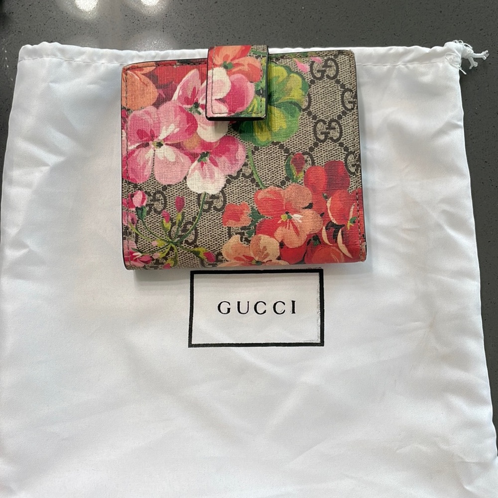 Gucci blooms French flap wallet